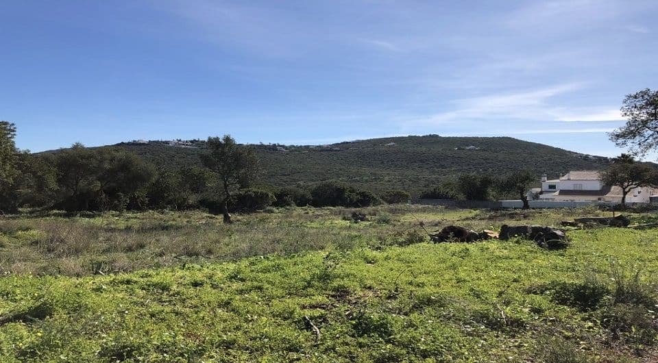 Large plot for construction in Loule near amenities-1