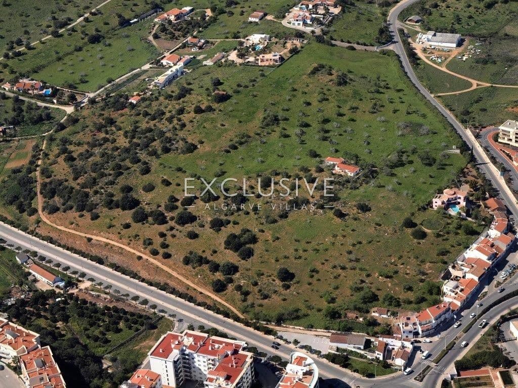 Terrains pour la construction d'appartements, avec de superbes vues,, à distance de marche