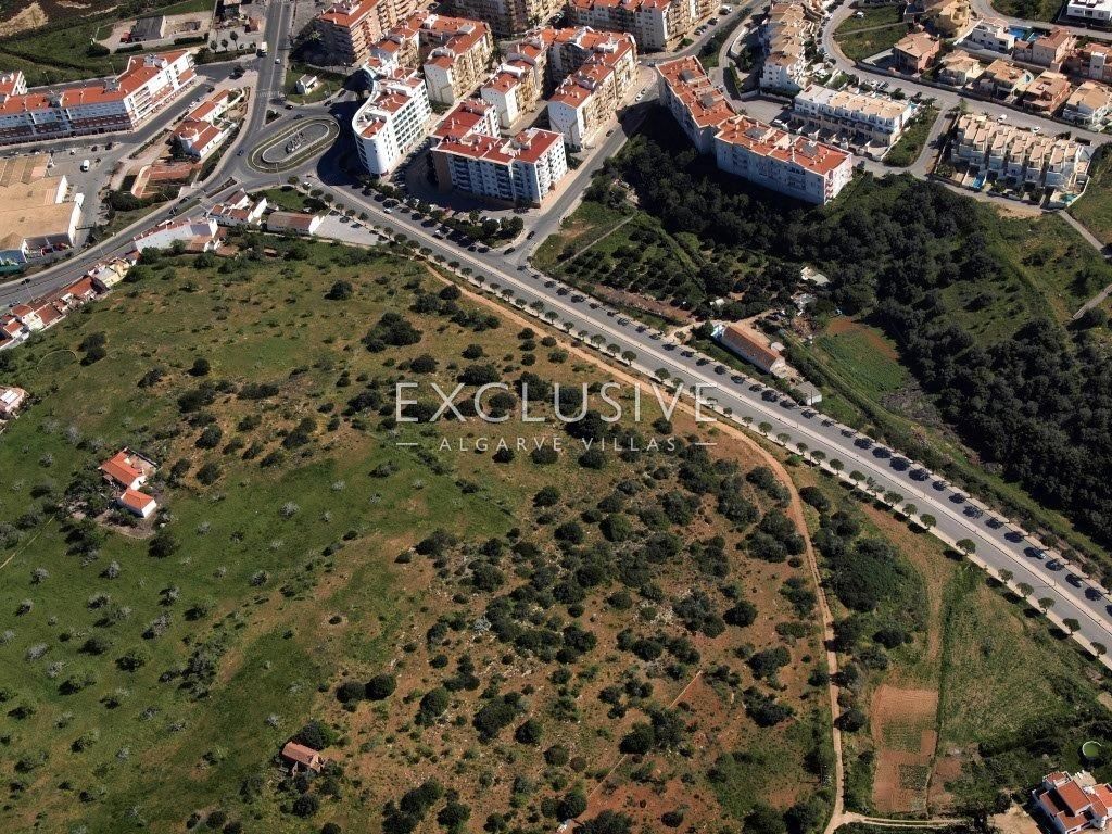 Terrains pour la construction d'appartements, avec de superbes vues,, à distance de marche