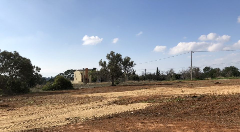 Large plot for construction in a quiet area of Almancil, near golf resorts, Algarve