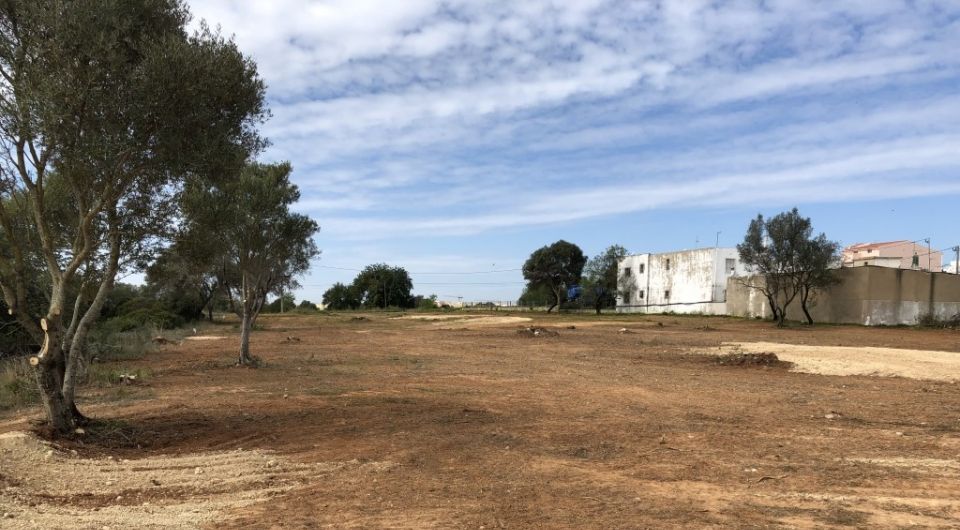 Large plot for construction in a quiet area of Almancil, near golf resorts, Algarve