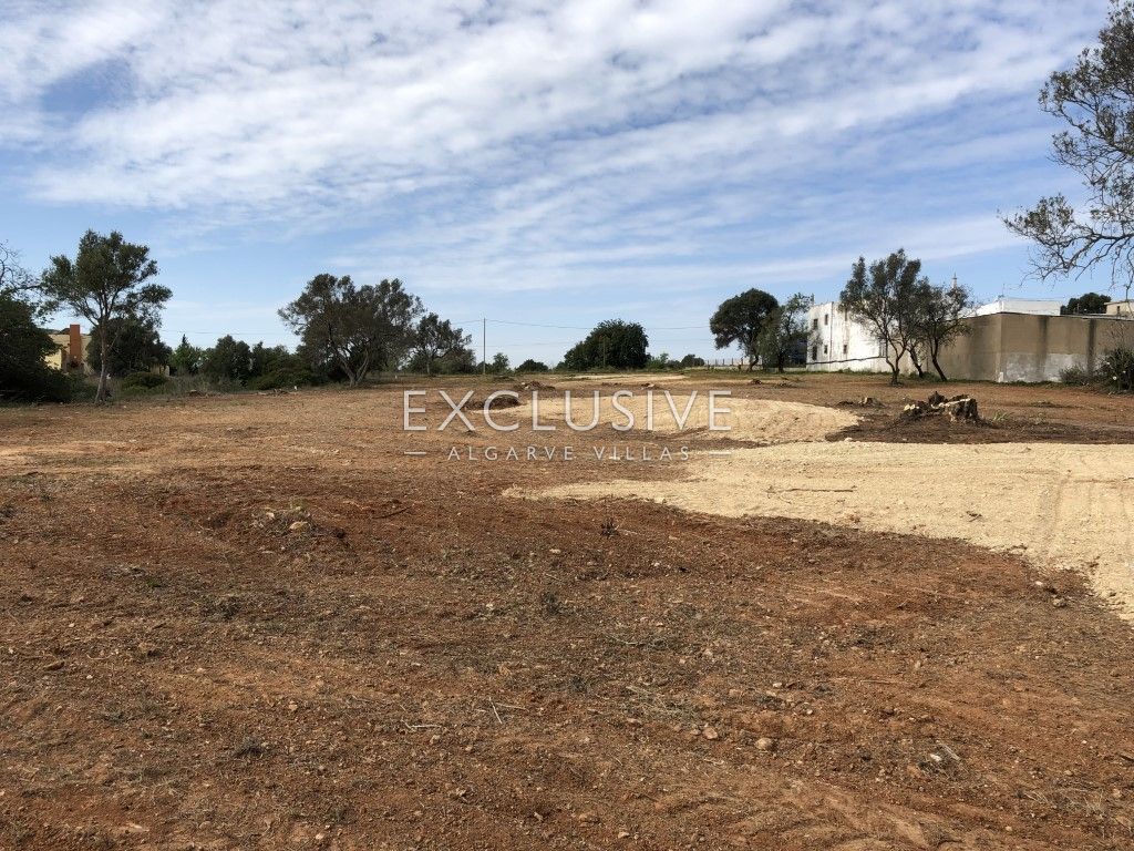 Large plot for construction in a quiet area of Almancil, near golf resorts, Algarve