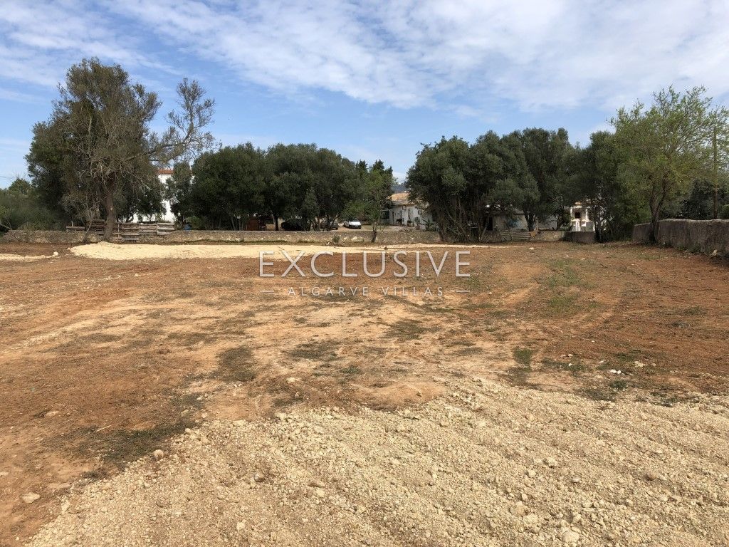Large plot for construction in a quiet area of Almancil, near golf resorts, Algarve