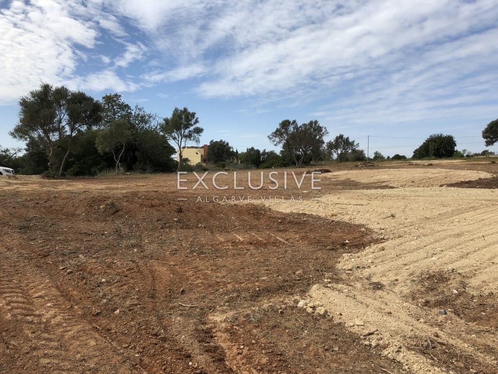 Large plot for construction in a quiet area of Almancil, near golf resorts, Algarve