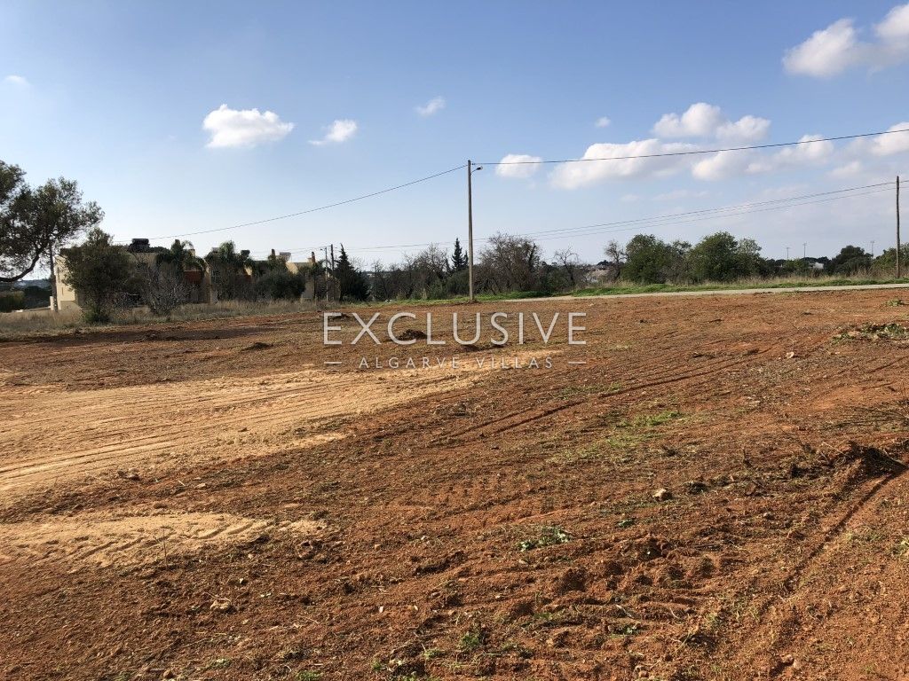Large plot for construction in a quiet area of Almancil, near golf resorts, Algarve