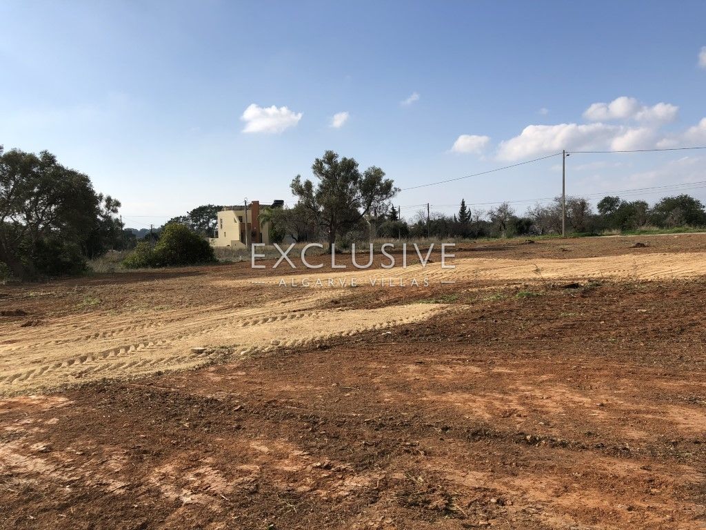 Large plot for construction in a quiet area of Almancil, near golf resorts, Algarve