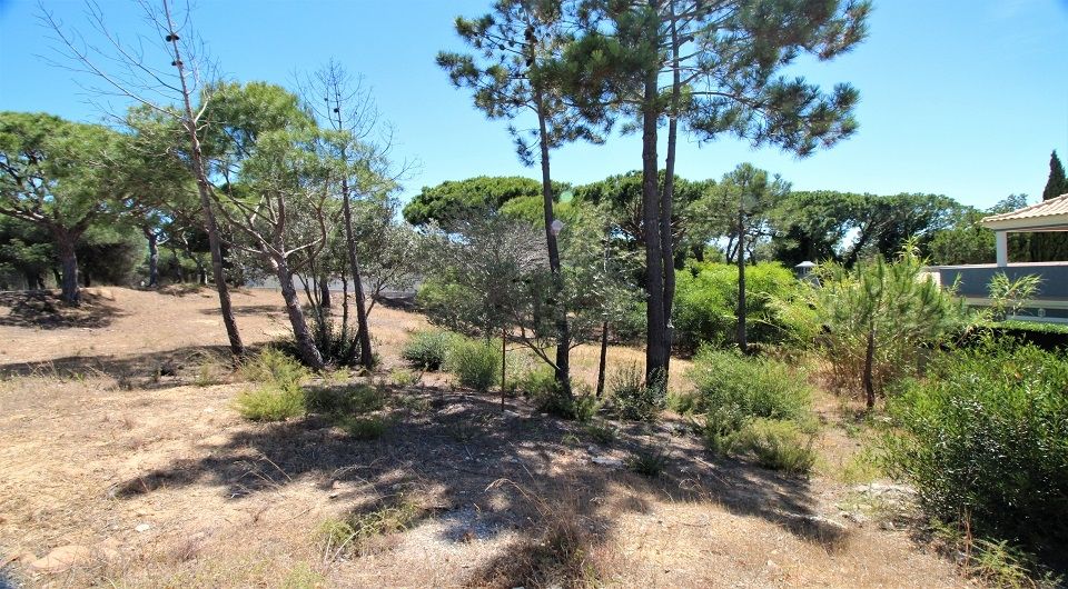Building plot for the construction of a luxury Villa near Quinta do Lago in Central Algarve