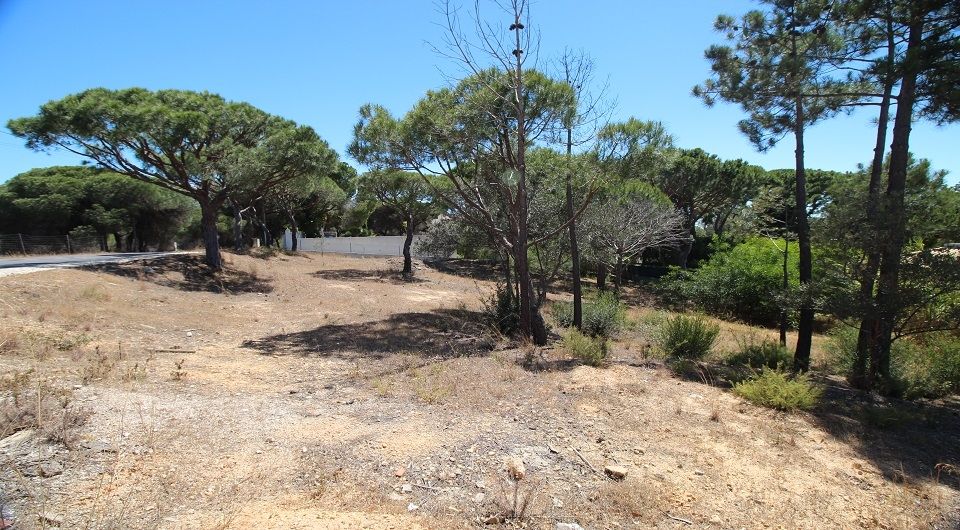 Building plot for the construction of a luxury Villa near Quinta do Lago in Central Algarve