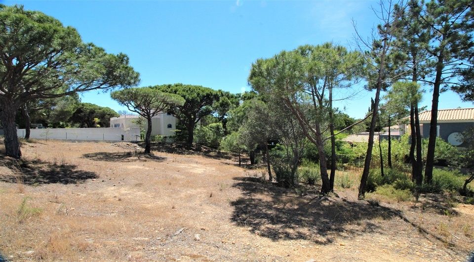 Building plot for the construction of a luxury Villa near Quinta do Lago in Central Algarve