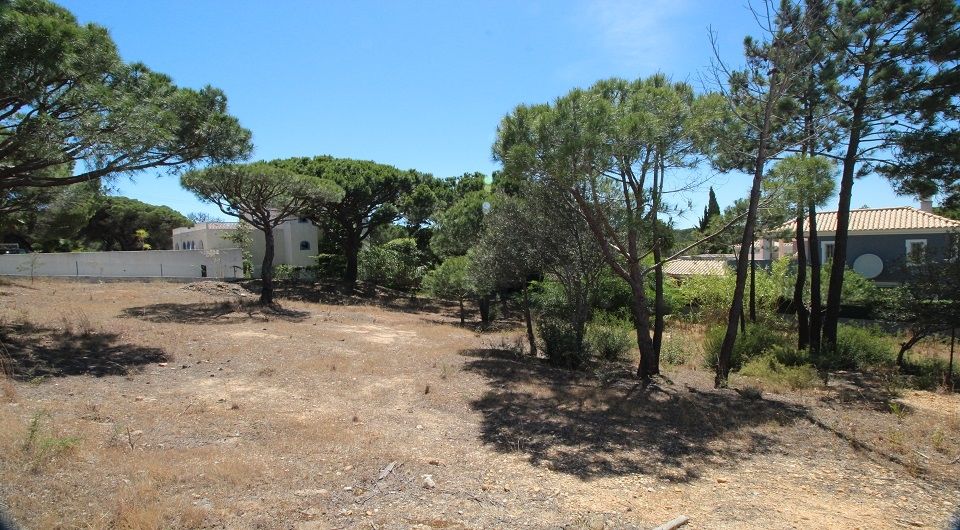Building plot for the construction of a luxury Villa near Quinta do Lago in Central Algarve