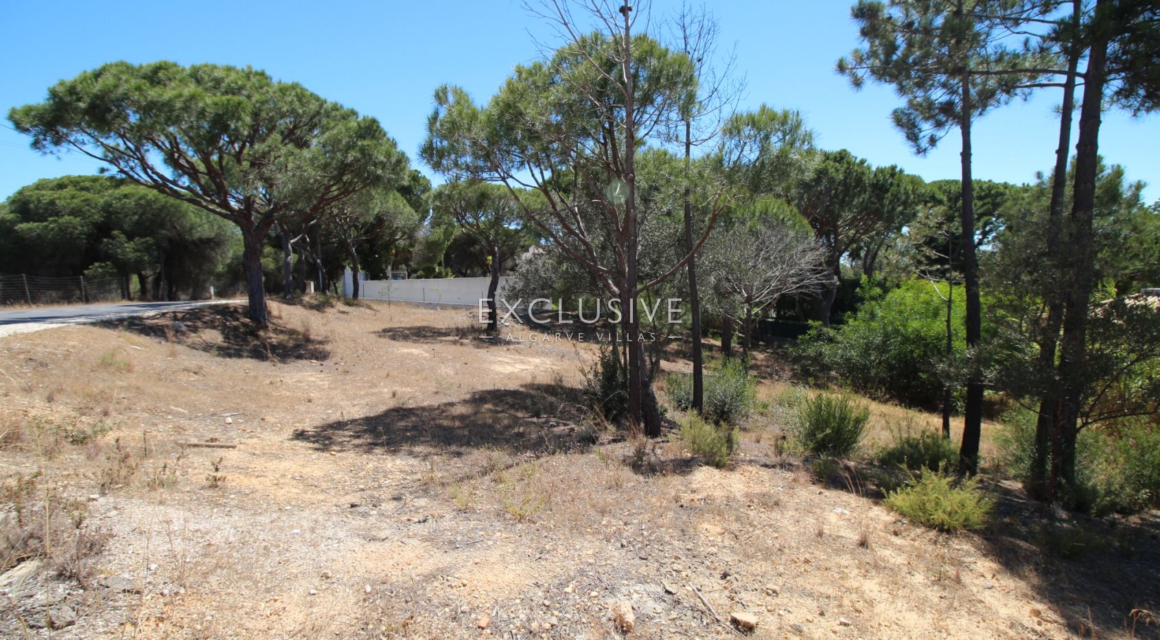 Building plot for the construction of a luxury Villa near Quinta do Lago in Central Algarve
