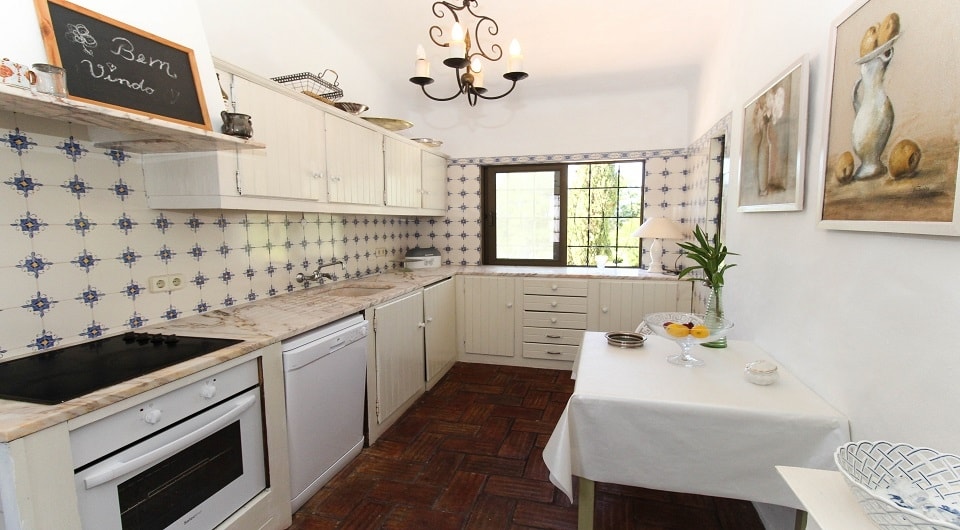 3+1 bedroom villa with sea view, walking distance to the center of Carvoeiro, Algarve