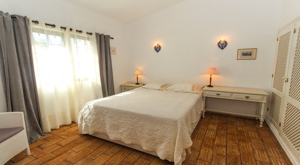 3+1 bedroom villa with sea view, walking distance to the center of Carvoeiro, Algarve