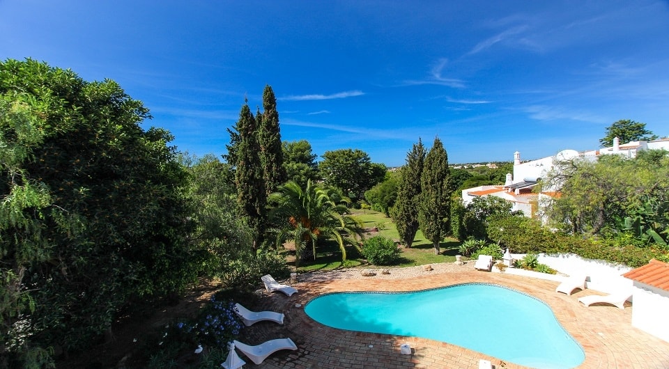3+1 bedroom villa with sea view, walking distance to the center of Carvoeiro, Algarve