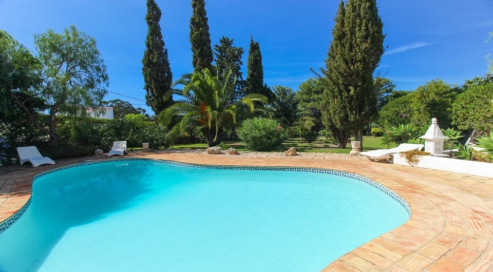 3+1 bedroom villa with sea view, walking distance to the center of Carvoeiro, Algarve