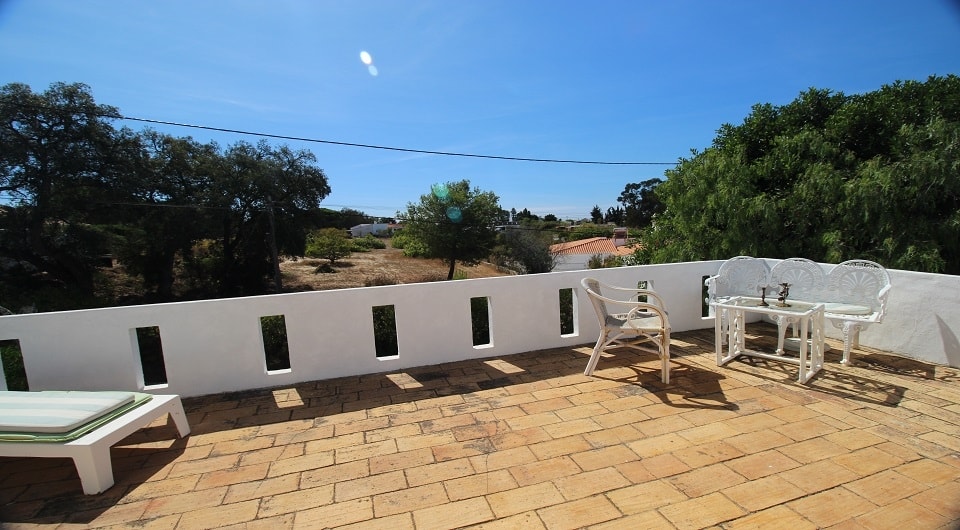 3+1 bedroom villa with sea view, walking distance to the center of Carvoeiro, Algarve
