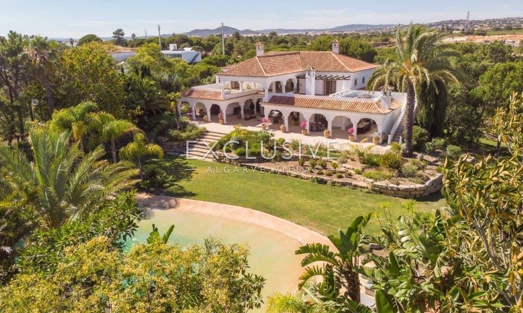 Beautiful 6 bedroom villa near Quinta do lago within large private grounds Algarve