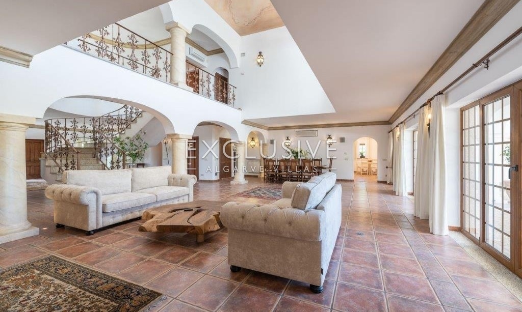 Beautiful 6 bedroom villa near Quinta do lago within large private grounds Algarve