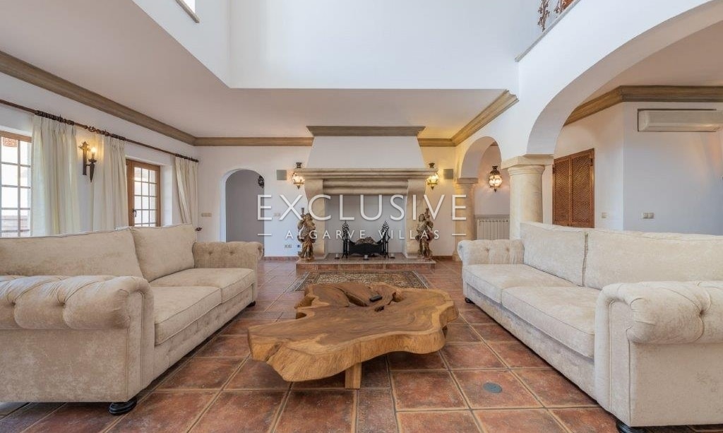 Beautiful 6 bedroom villa near Quinta do lago within large private grounds Algarve