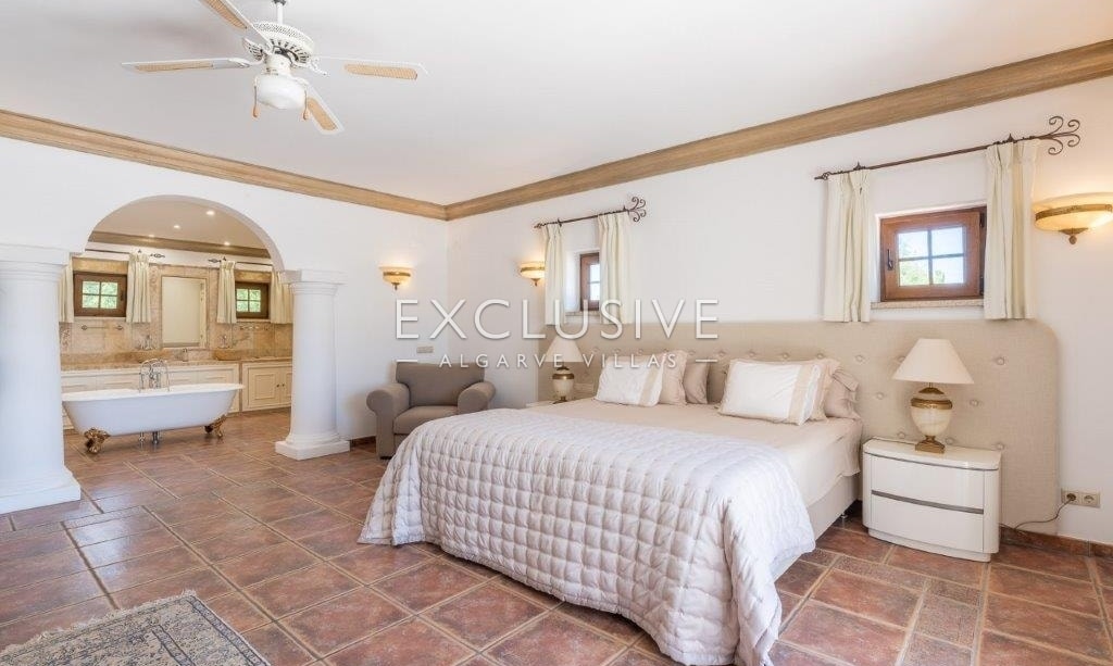 Beautiful 6 bedroom villa near Quinta do lago within large private grounds Algarve