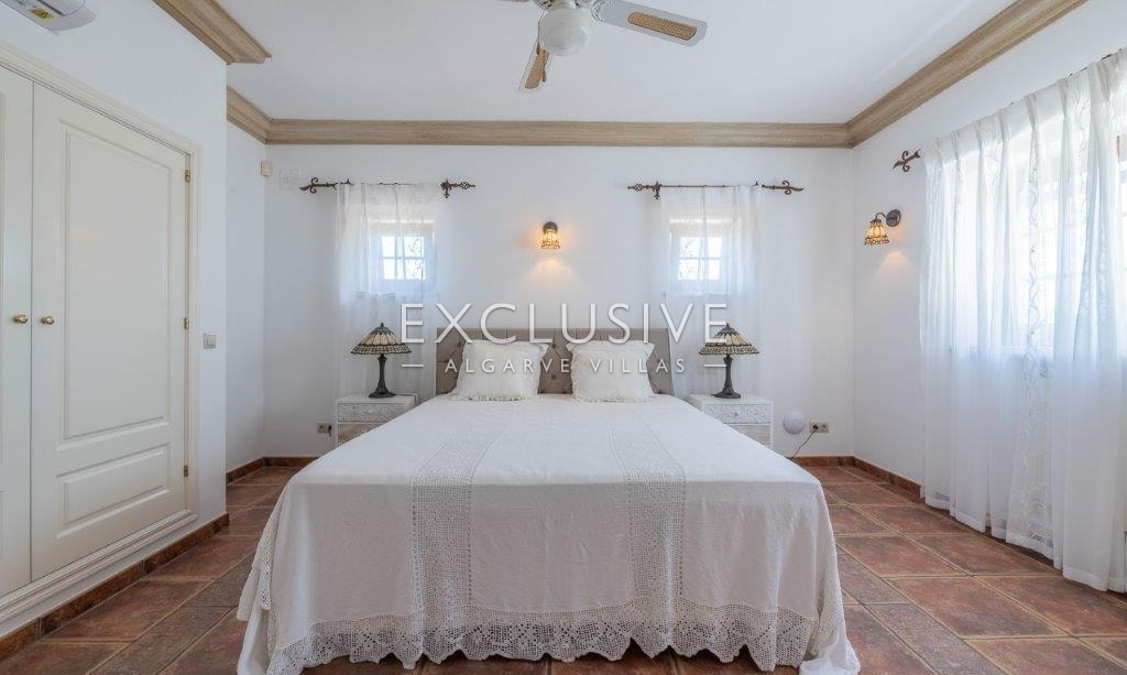 Beautiful 6 bedroom villa near Quinta do lago within large private grounds Algarve