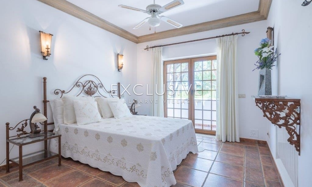 Beautiful 6 bedroom villa near Quinta do lago within large private grounds Algarve