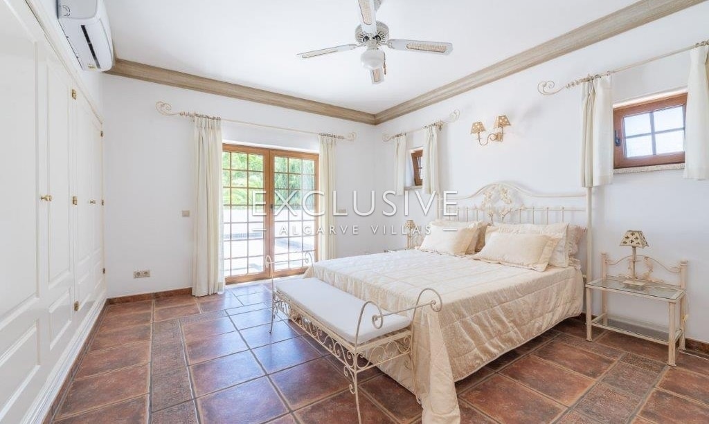 Beautiful 6 bedroom villa near Quinta do lago within large private grounds Algarve