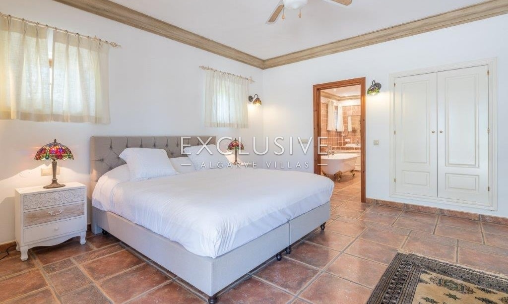 Beautiful 6 bedroom villa near Quinta do lago within large private grounds Algarve