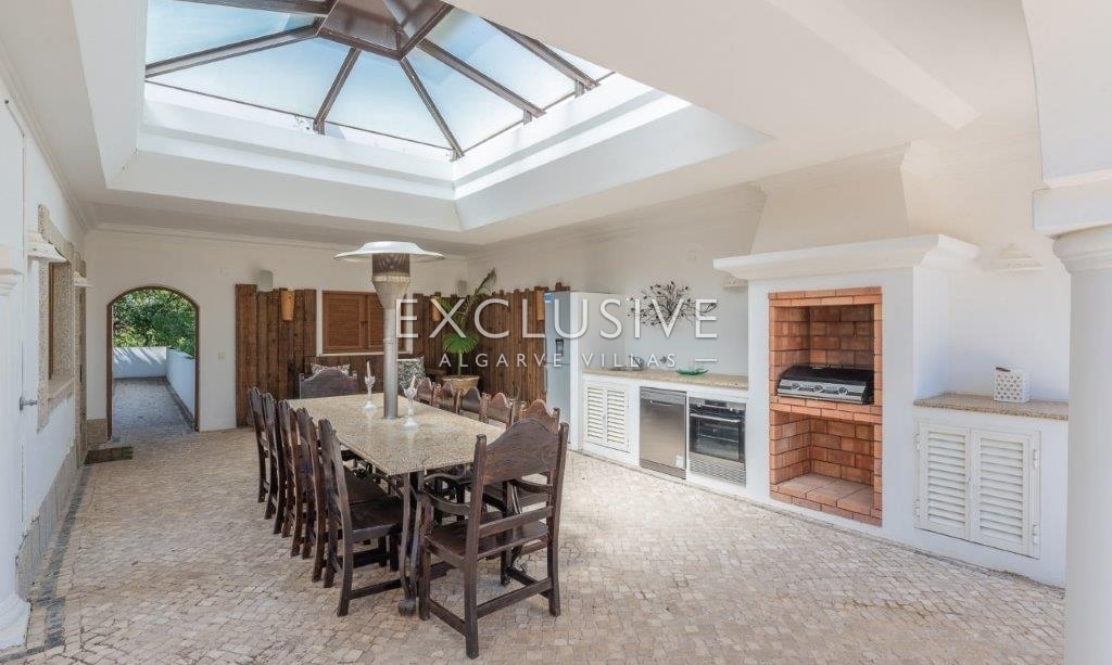 Beautiful 6 bedroom villa near Quinta do lago within large private grounds Algarve
