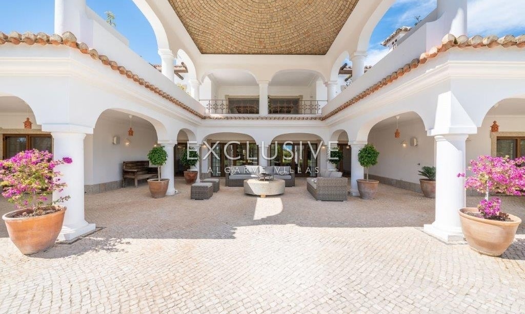 Beautiful 6 bedroom villa near Quinta do lago within large private grounds Algarve