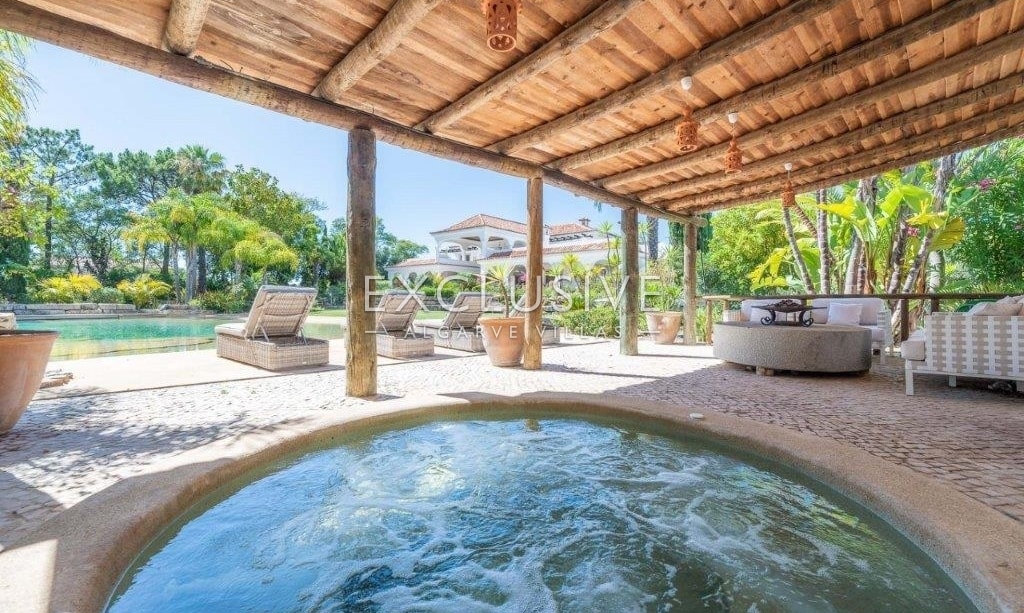 Beautiful 6 bedroom villa near Quinta do lago within large private grounds Algarve