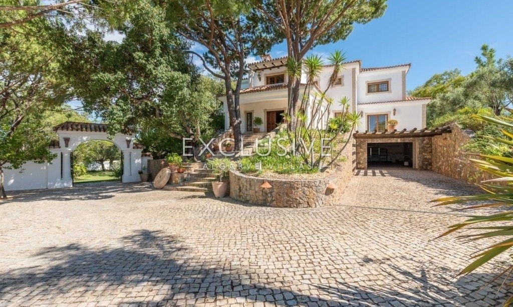 Beautiful 6 bedroom villa near Quinta do lago within large private grounds Algarve