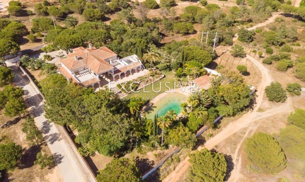 Beautiful 6 bedroom villa near Quinta do lago within large private grounds Algarve