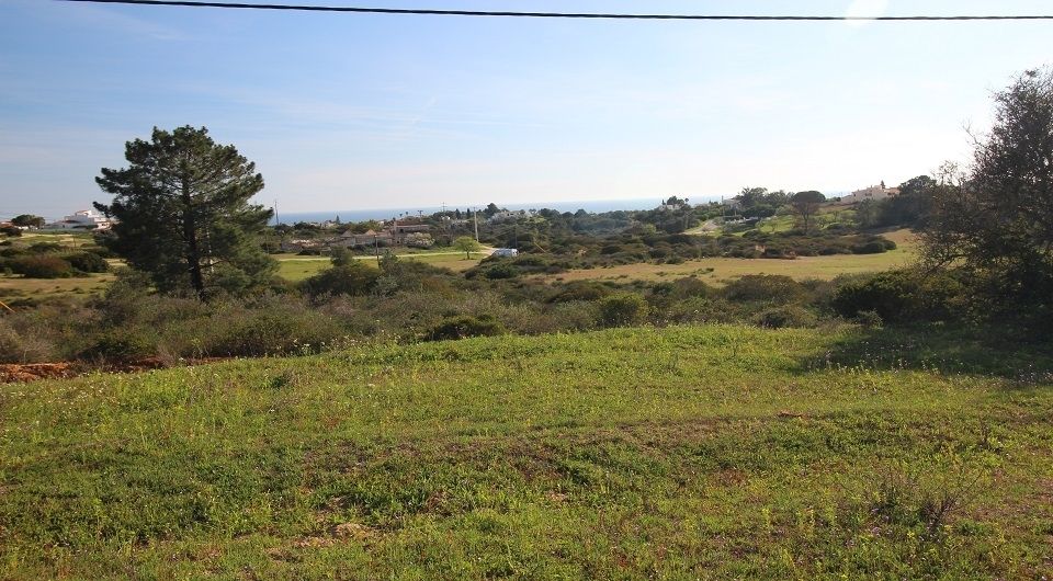 Plot near Caramujeira with ruin, Algarve