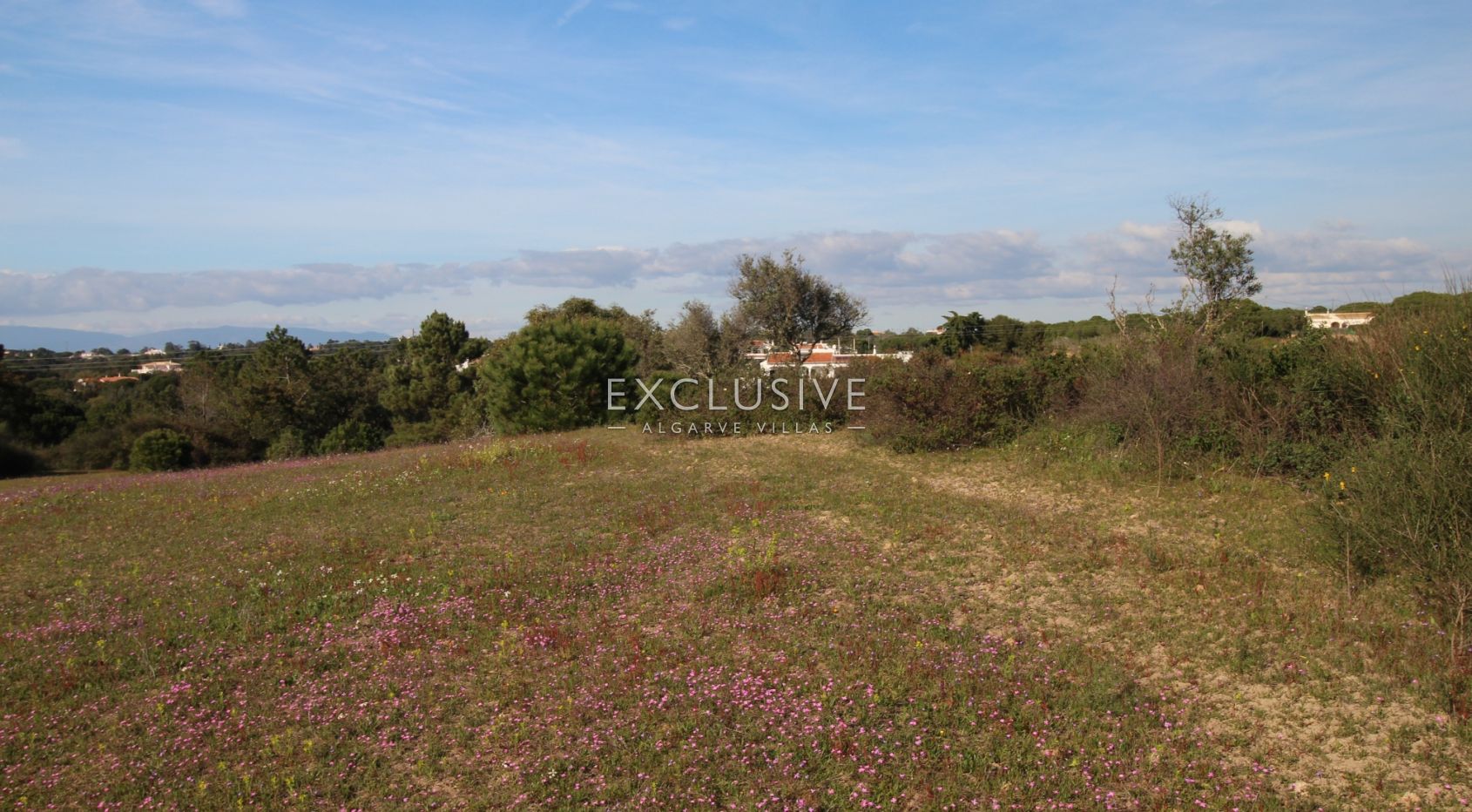 Plot near Caramujeira with ruin, Algarve