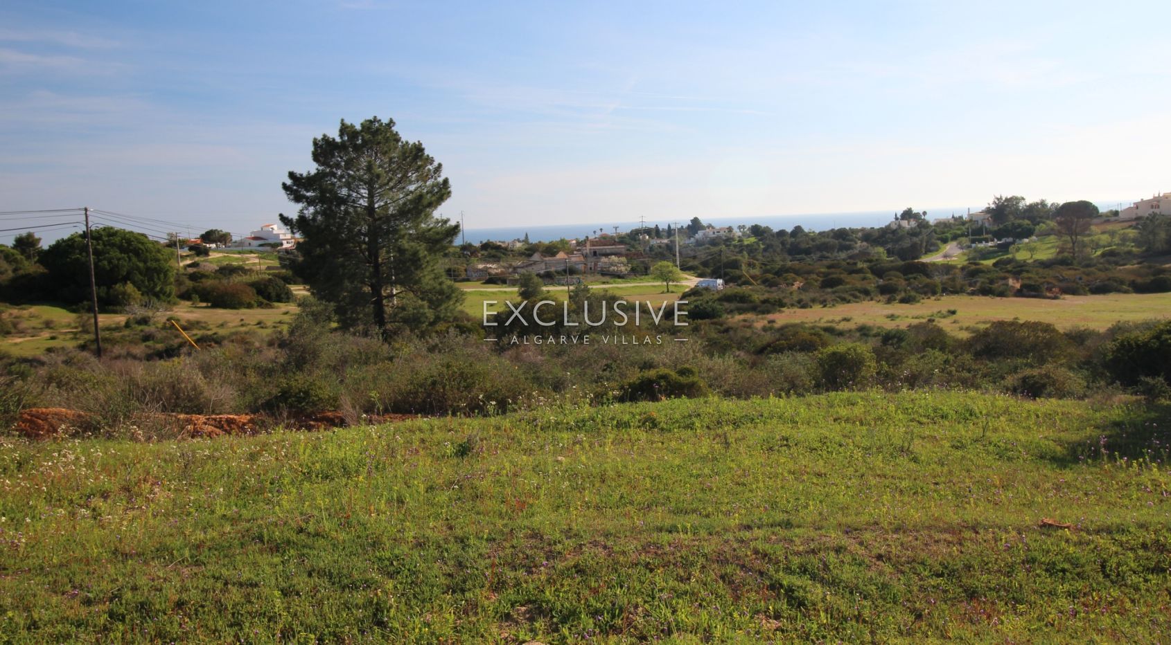 Plot near Caramujeira with ruin, Algarve