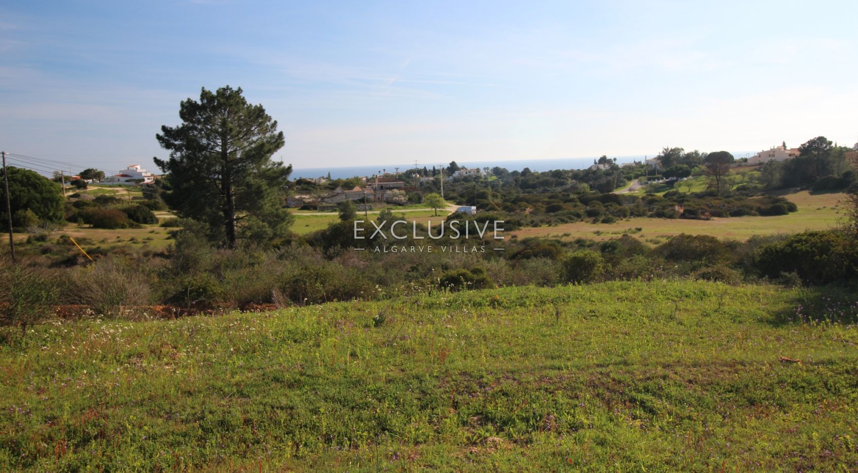 Plot near Caramujeira with ruin, Algarve