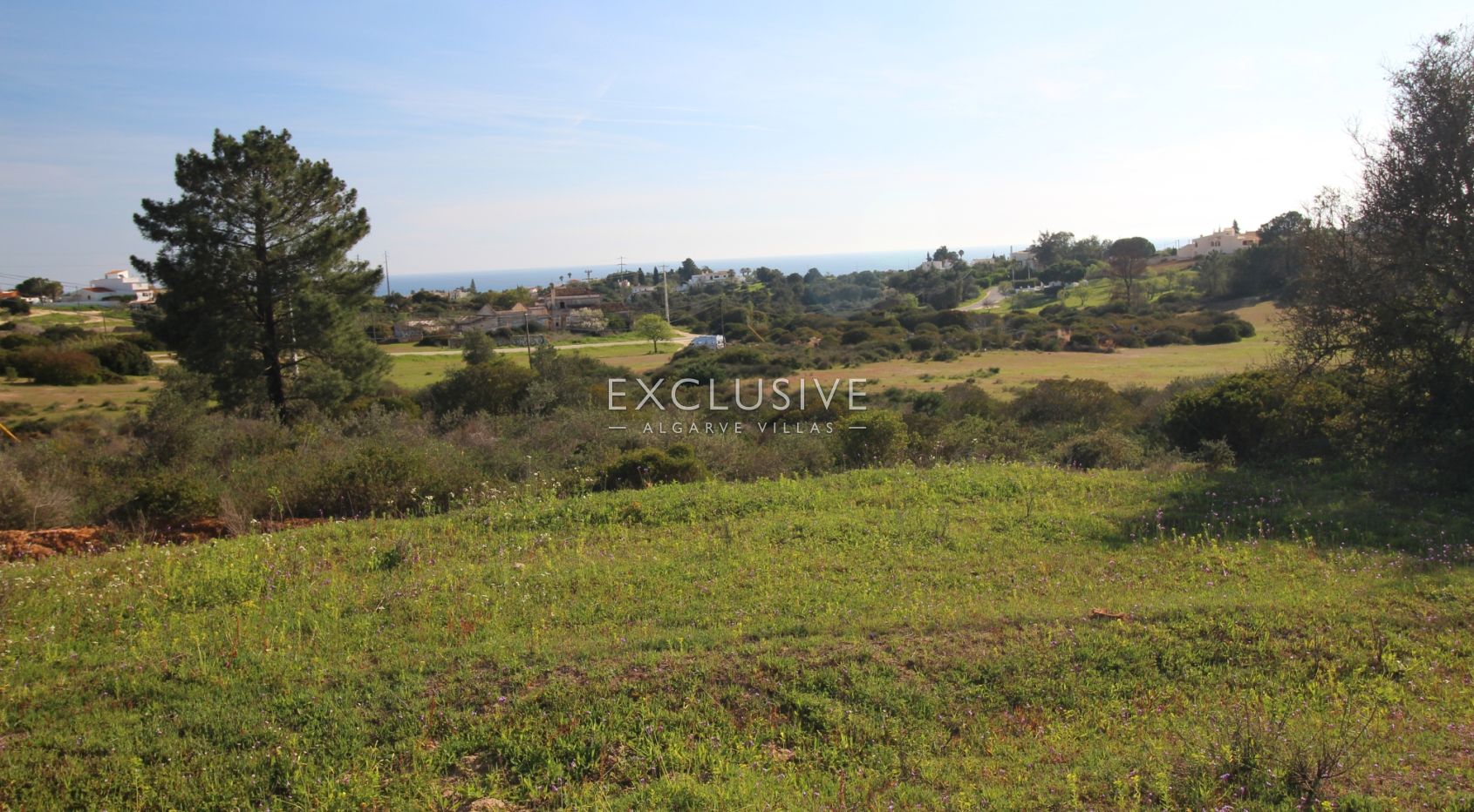 Plot near Caramujeira with ruin, Algarve