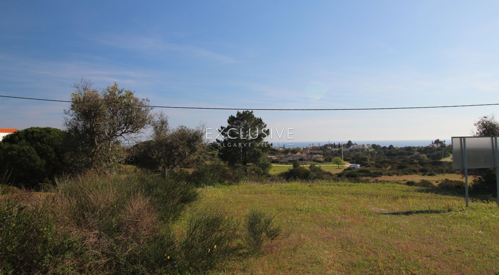 Plot near Caramujeira with ruin, Algarve