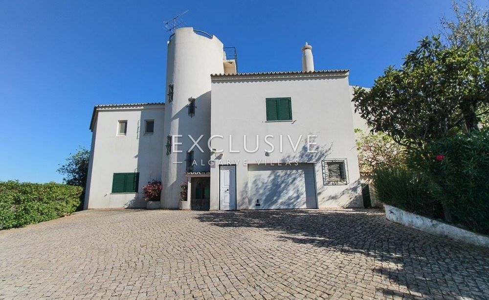 Charming traditional 4 bedrooms country villa close to Vilamoura, Algarve