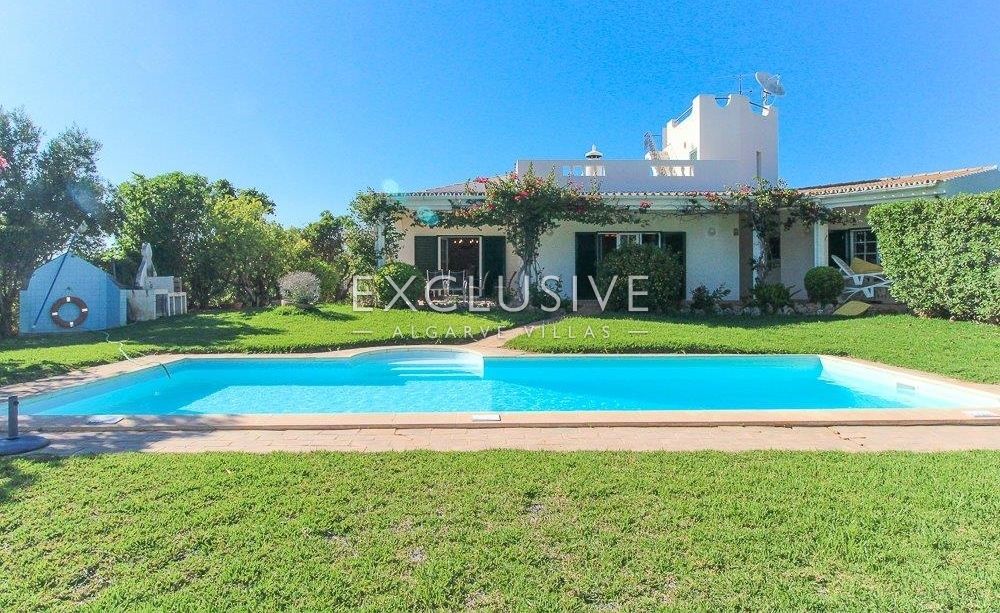 Charming traditional 4 bedrooms country villa close to Vilamoura, Algarve
