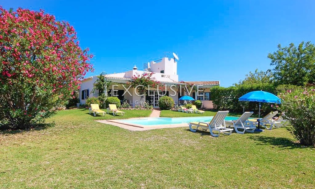 Charming traditional 4 bedrooms country villa close to Vilamoura, Algarve