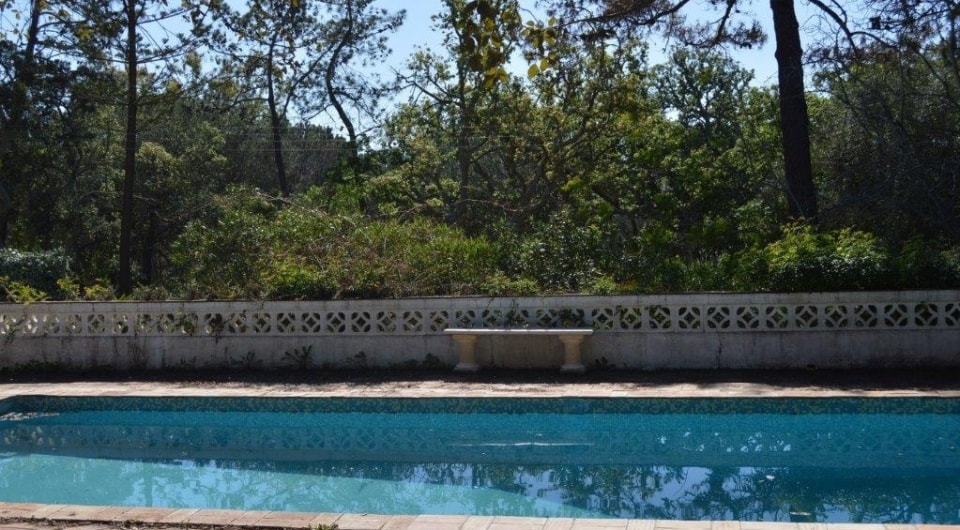 4 bedroom villa and 2 bedroom cottage on large private plot, in Lagos, Algarve
