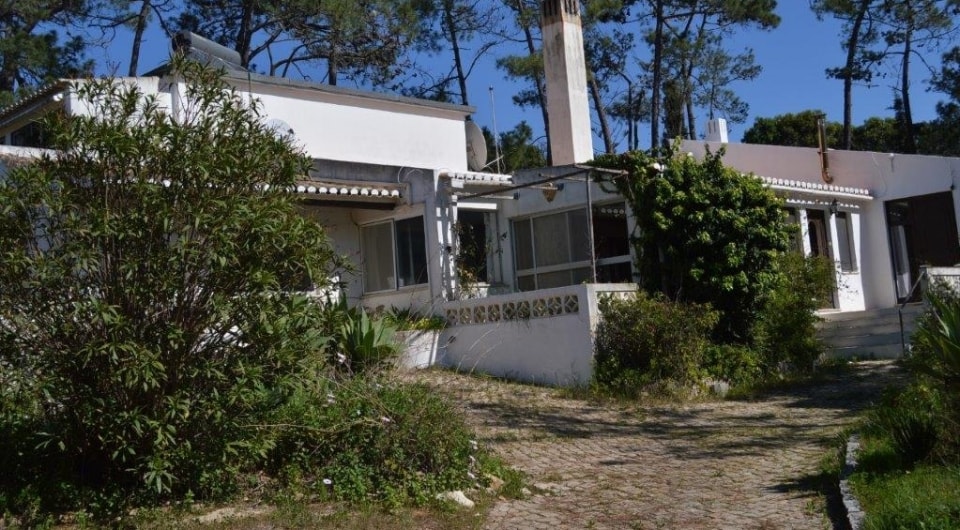 4 bedroom villa and 2 bedroom cottage on large private plot, in Lagos, Algarve