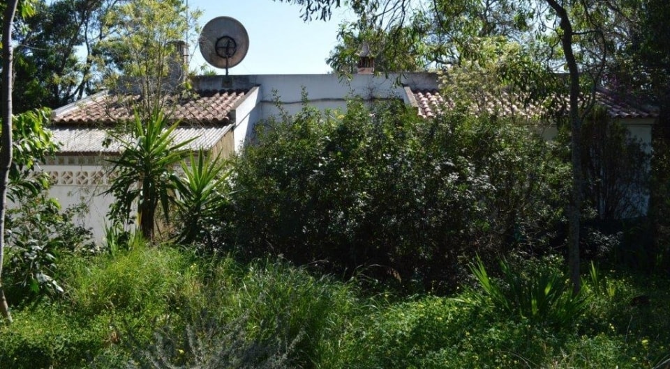 4 bedroom villa and 2 bedroom cottage on large private plot, in Lagos, Algarve