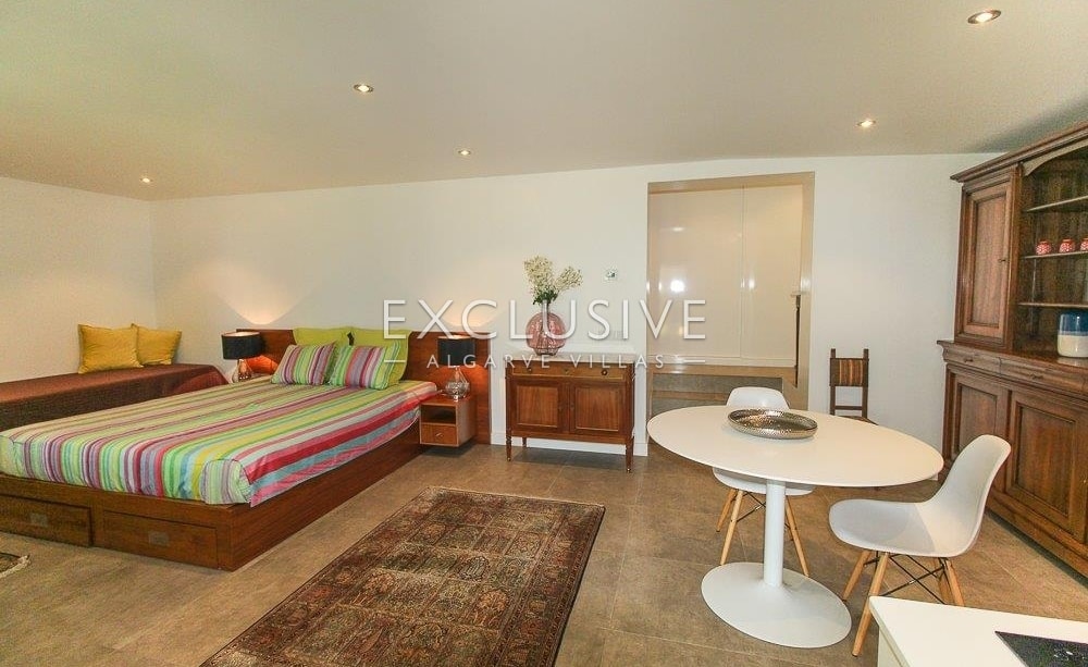 Contemporary 3+2 bedrooms villa with seaviews near Loule and Sta. Barbara de Nexe