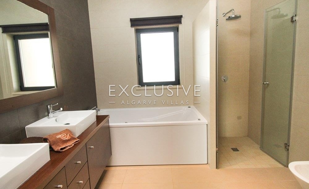 Beautiful and modern country villa near Lagos and the Palmares golf course