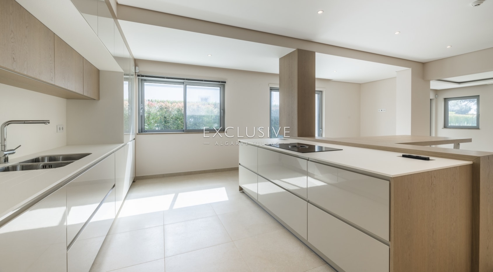 Luxurious brand new four bedroom villa near Vale Lobo, Algarve