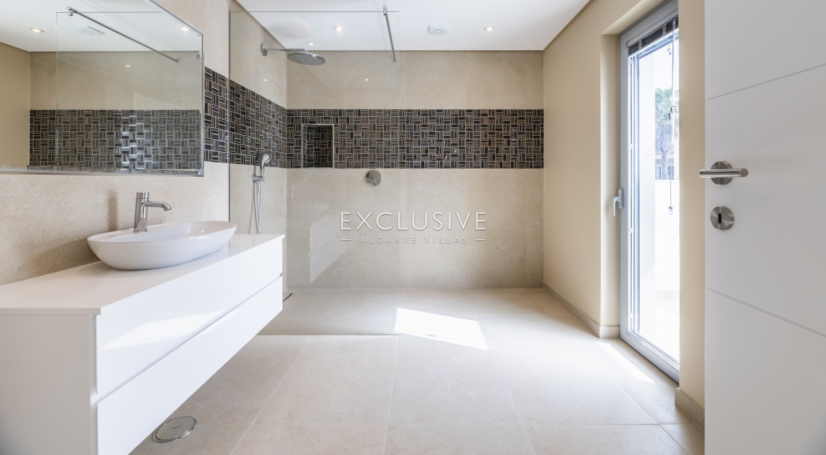 Luxurious brand new four bedroom villa near Vale Lobo, Algarve