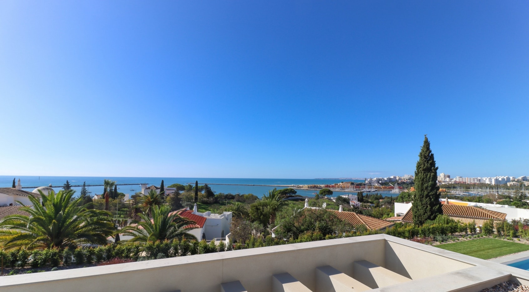 Moradia contemporânea V3 com vista para o mar - Ferragudo